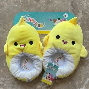 Squishmallow Plush Slippers NWOB Size kids 13-1